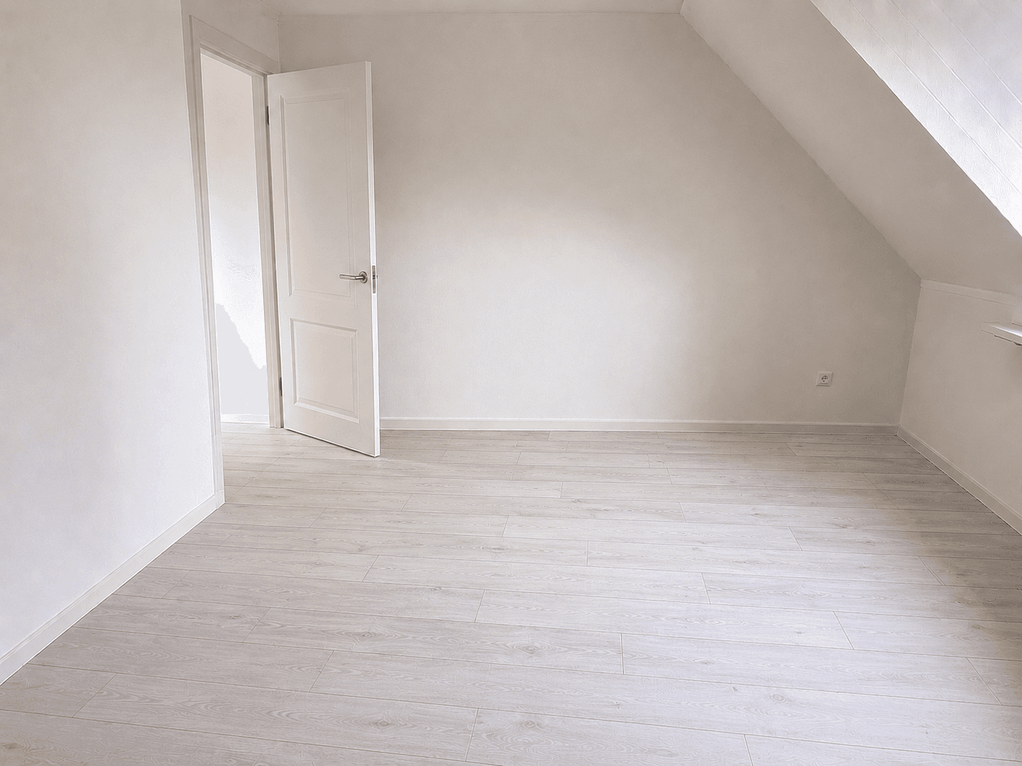Prenájom bytu 4-izbový 98 m², Peter-Siemeister-Straße, Neuwied, Porýnie-Falcko Prenájom bytu 4-izbový 98 m², Peter-Siemeister-Straße, Neuwied, Porýnie-Falcko