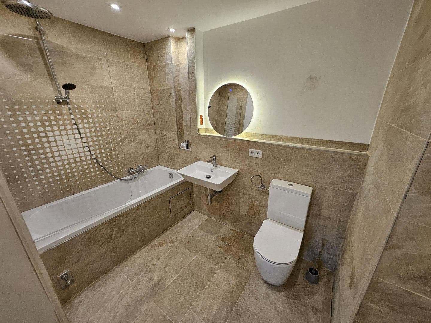 Prenájom bytu 2-izbový 64 m², Aschaffenburg, Bavorsko Prenájom bytu 2-izbový 64 m², Aschaffenburg, Bavorsko