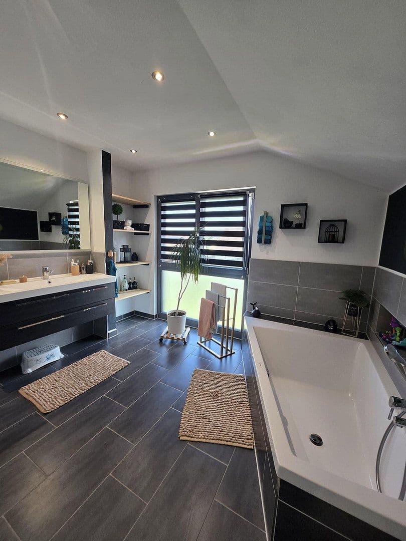 Predaj domu 193 m², pozemek 563 m², Raphaelstraße 1a, Dentlein am Forst, Bavorsko Predaj domu 193 m², pozemek 563 m², Raphaelstraße 1a, Dentlein am Forst, Bavorsko
