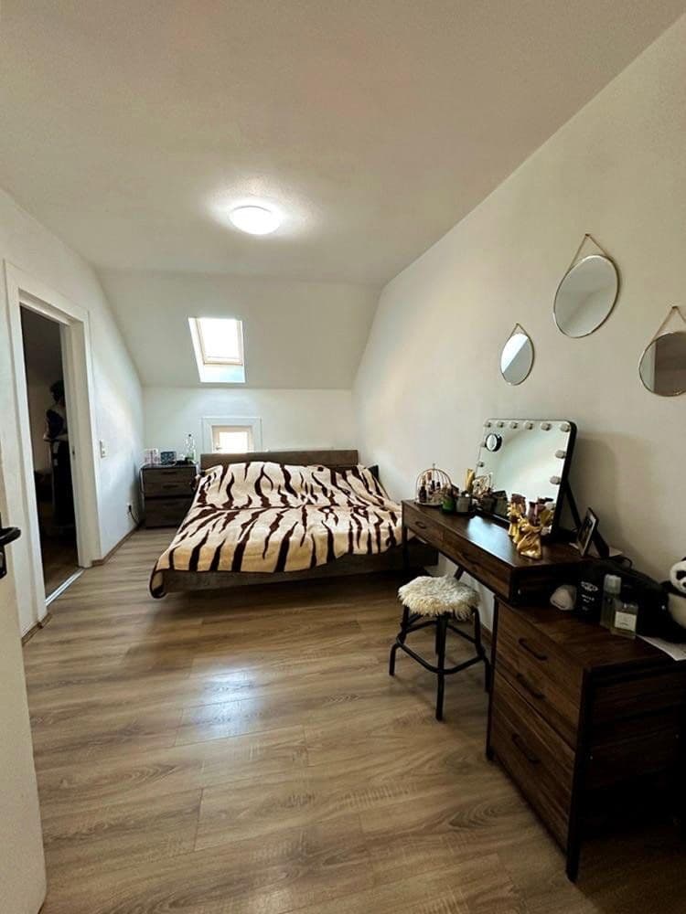 Prenájom bytu 5-izbový 122 m², Bahnhofstraße 14, Dußlingen, Bádensko-Wurttembersko Prenájom bytu 5-izbový 122 m², Bahnhofstraße 14, Dußlingen, Bádensko-Wurttembersko