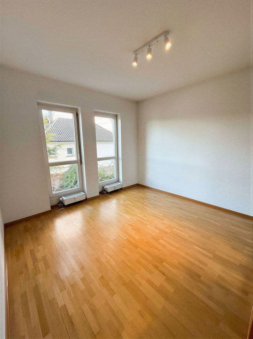 Prenájom bytu 2-izbový 60 m², Stuttgart, Bádensko-Wurttembersko Prenájom bytu 2-izbový 60 m², Stuttgart, Bádensko-Wurttembersko