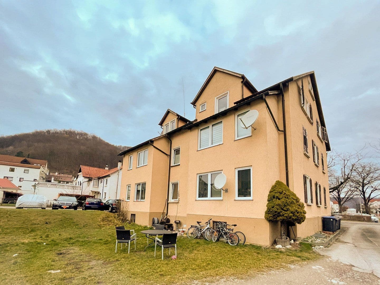 Prenájom bytu 5-izbový 106 m², Schillerstraße 8, Lichtenstein, Bádensko-Wurttembersko Prenájom bytu 5-izbový 106 m², Schillerstraße 8, Lichtenstein, Bádensko-Wurttembersko