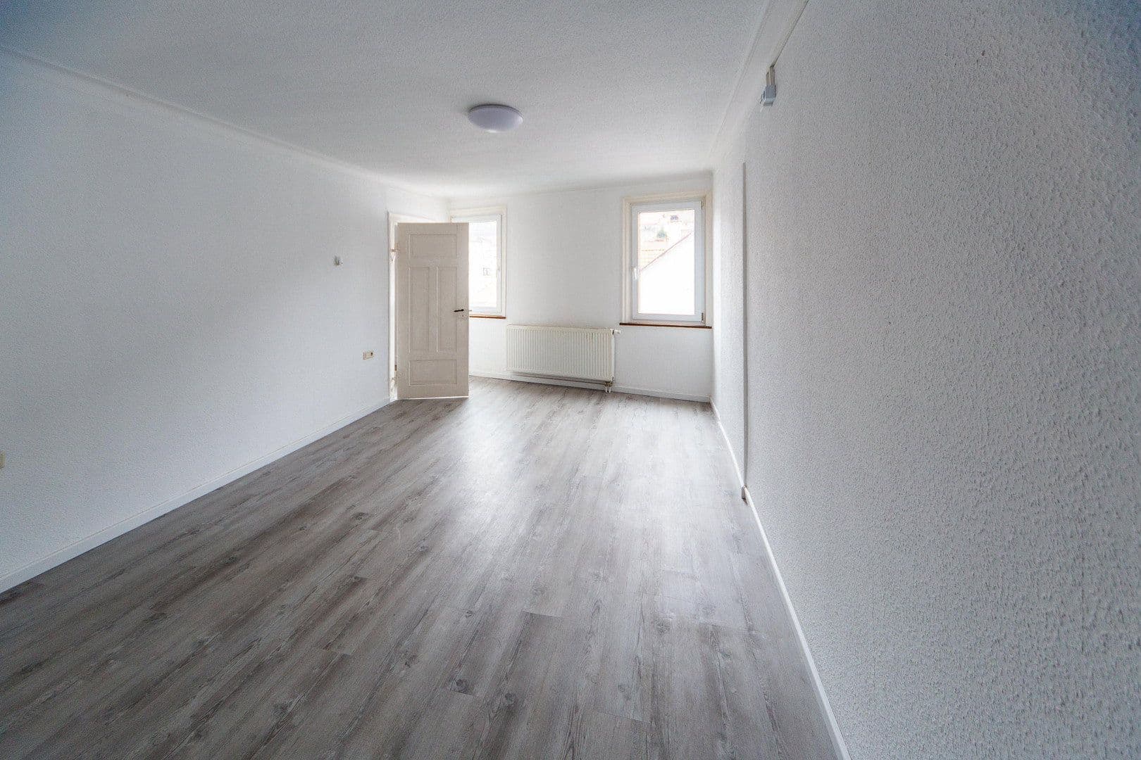 Prenájom bytu 5-izbový 106 m², Schillerstraße 8, Lichtenstein, Bádensko-Wurttembersko Prenájom bytu 5-izbový 106 m², Schillerstraße 8, Lichtenstein, Bádensko-Wurttembersko