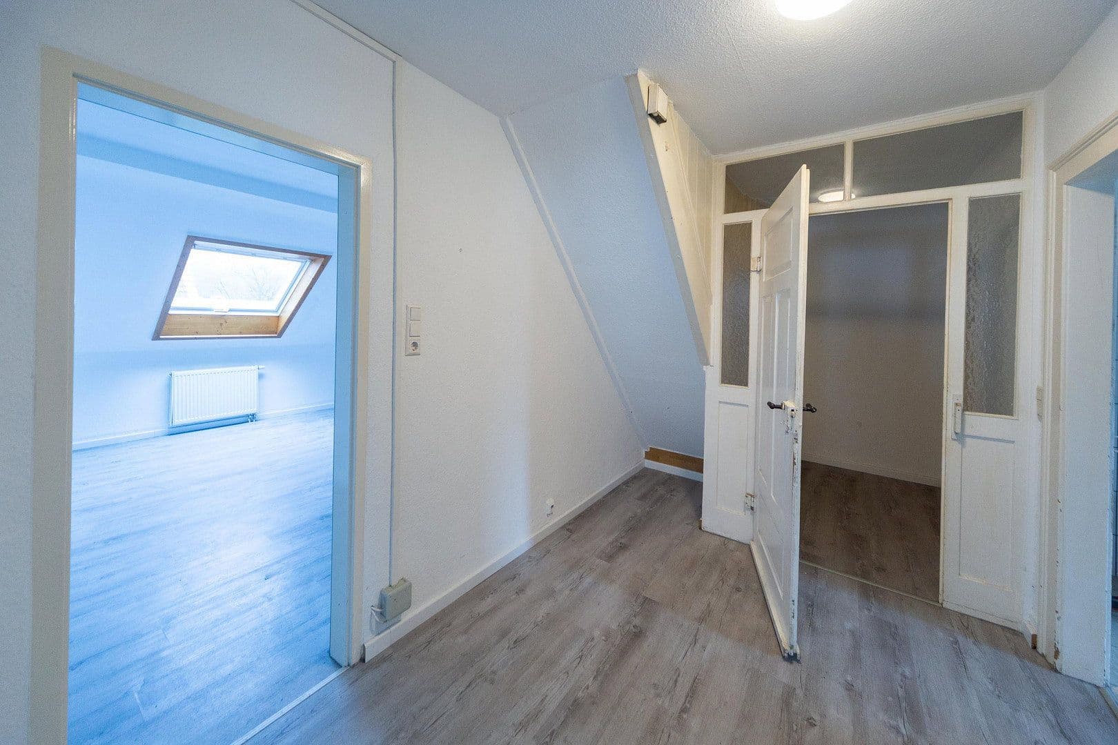 Prenájom bytu 5-izbový 106 m², Schillerstraße 8, Lichtenstein, Bádensko-Wurttembersko Prenájom bytu 5-izbový 106 m², Schillerstraße 8, Lichtenstein, Bádensko-Wurttembersko