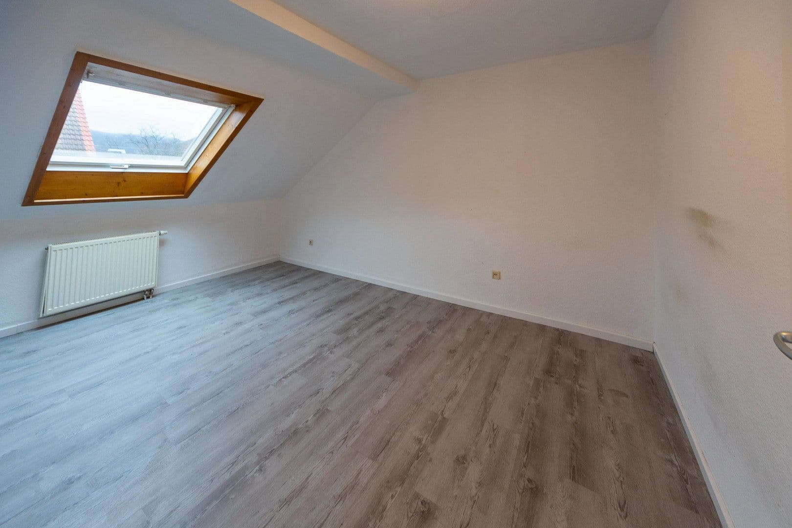 Prenájom bytu 5-izbový 106 m², Schillerstraße 8, Lichtenstein, Bádensko-Wurttembersko Prenájom bytu 5-izbový 106 m², Schillerstraße 8, Lichtenstein, Bádensko-Wurttembersko