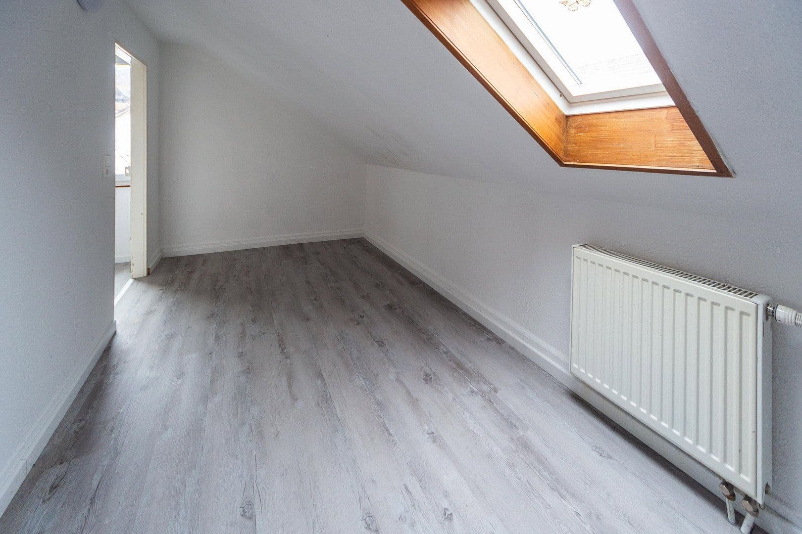 Prenájom bytu 5-izbový 106 m², Schillerstraße 8, Lichtenstein, Bádensko-Wurttembersko Prenájom bytu 5-izbový 106 m², Schillerstraße 8, Lichtenstein, Bádensko-Wurttembersko