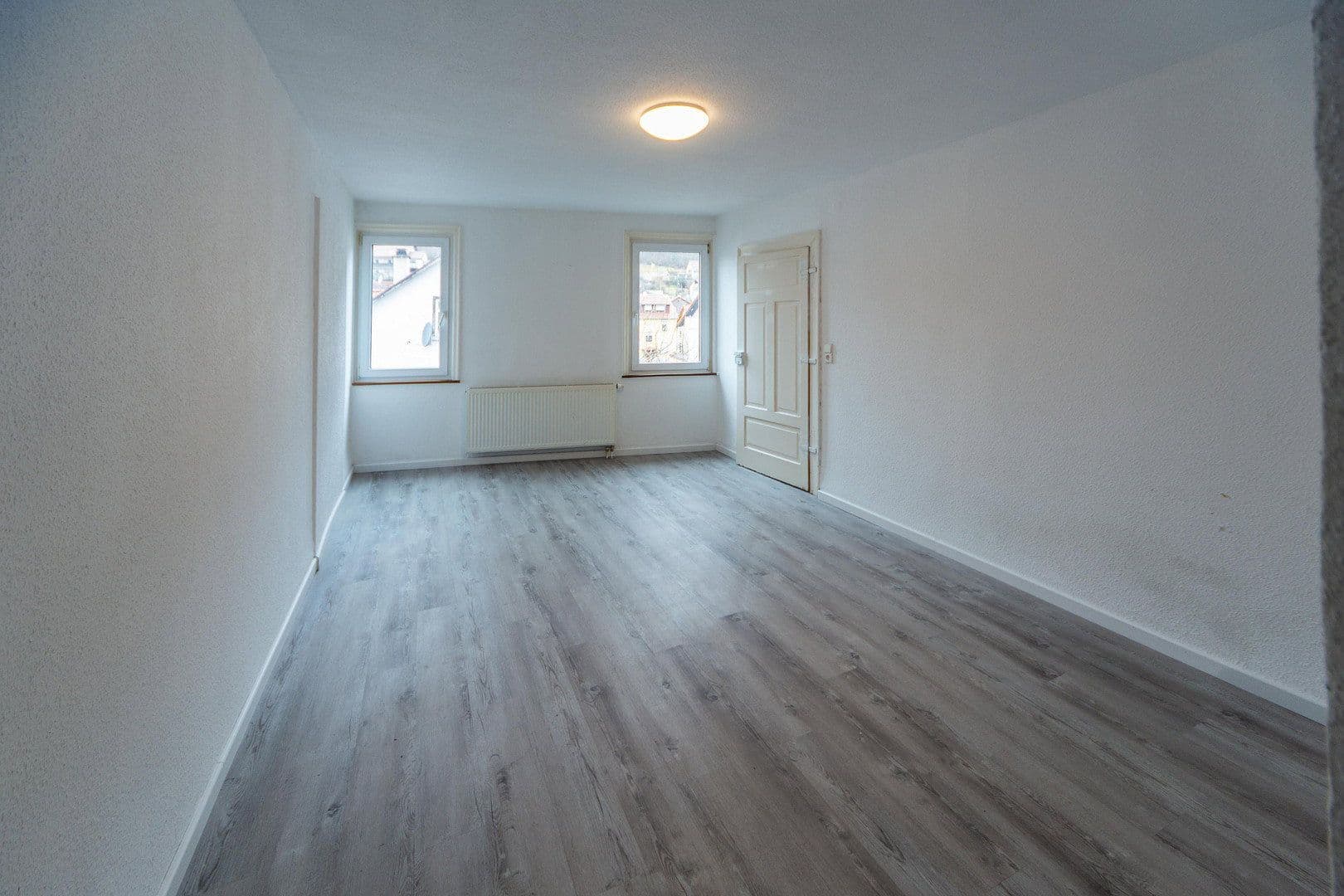 Prenájom bytu 5-izbový 106 m², Schillerstraße 8, Lichtenstein, Bádensko-Wurttembersko Prenájom bytu 5-izbový 106 m², Schillerstraße 8, Lichtenstein, Bádensko-Wurttembersko
