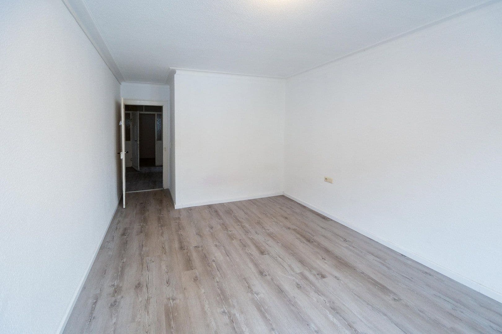 Prenájom bytu 5-izbový 106 m², Schillerstraße 8, Lichtenstein, Bádensko-Wurttembersko Prenájom bytu 5-izbový 106 m², Schillerstraße 8, Lichtenstein, Bádensko-Wurttembersko