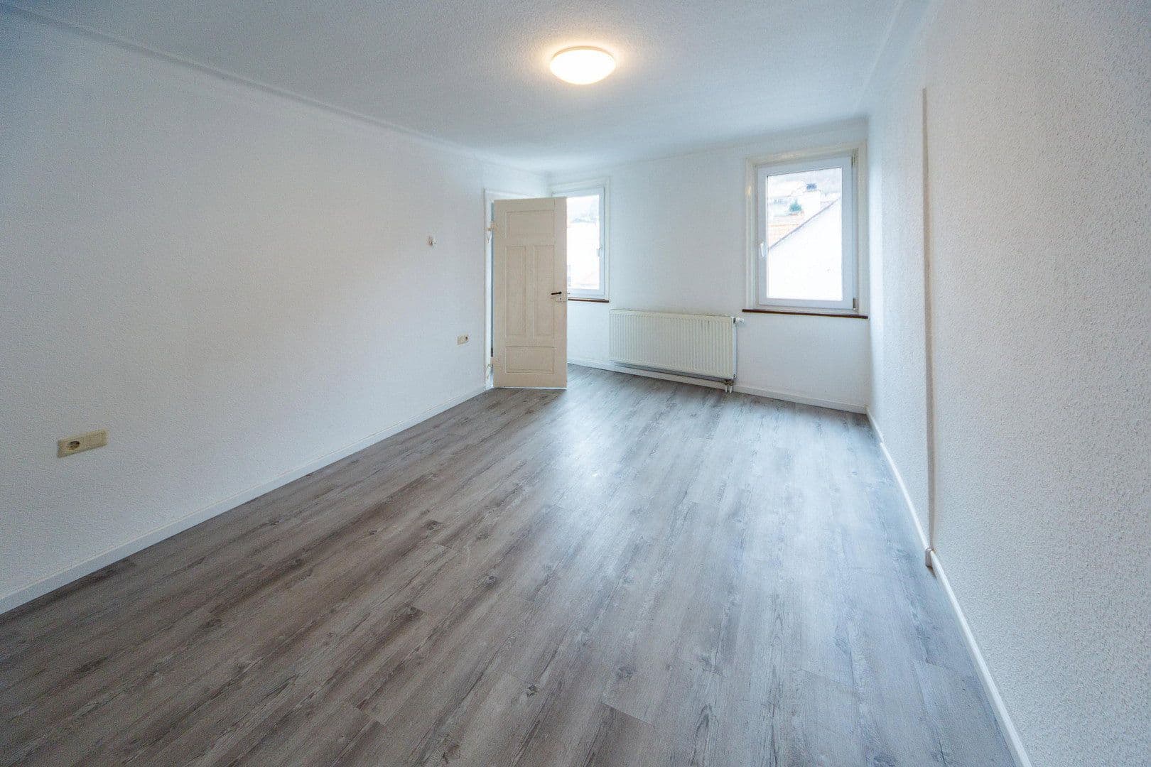 Prenájom bytu 5-izbový 106 m², Schillerstraße 8, Lichtenstein, Bádensko-Wurttembersko Prenájom bytu 5-izbový 106 m², Schillerstraße 8, Lichtenstein, Bádensko-Wurttembersko