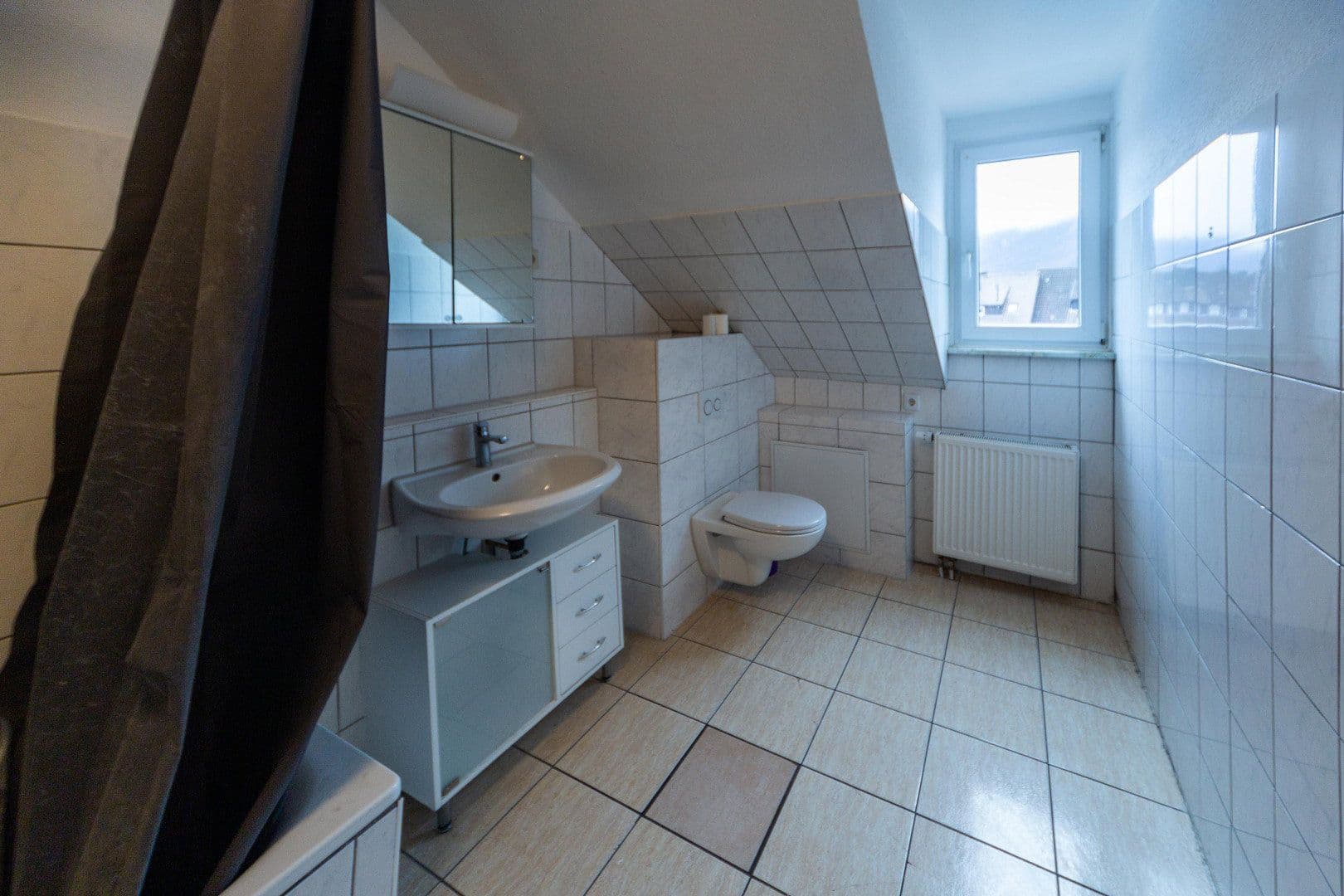 Prenájom bytu 5-izbový 106 m², Schillerstraße 8, Lichtenstein, Bádensko-Wurttembersko Prenájom bytu 5-izbový 106 m², Schillerstraße 8, Lichtenstein, Bádensko-Wurttembersko
