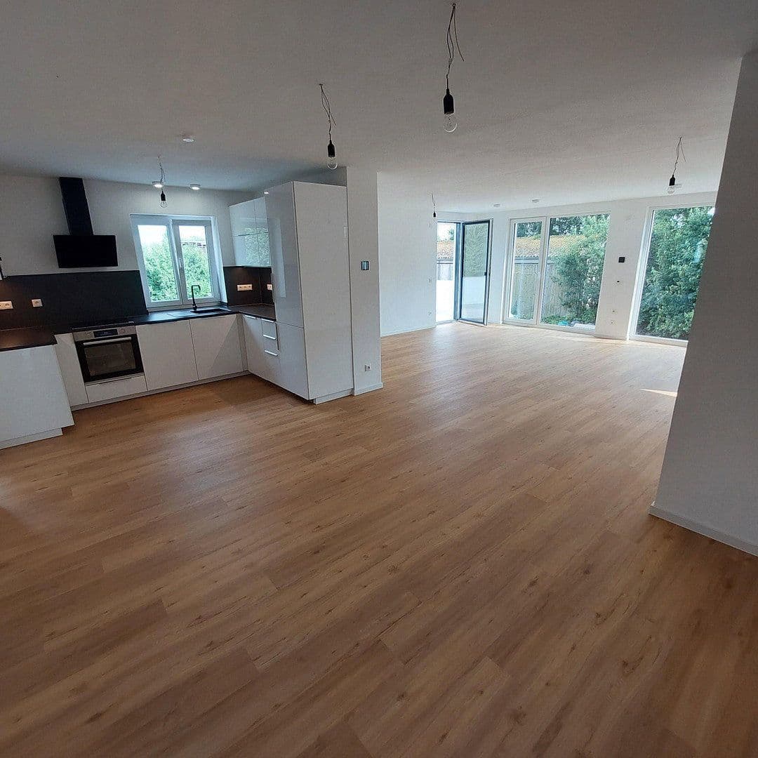 Prenájom bytu 4-izbový 117 m², Hemau, Bavorsko Prenájom bytu 4-izbový 117 m², Hemau, Bavorsko