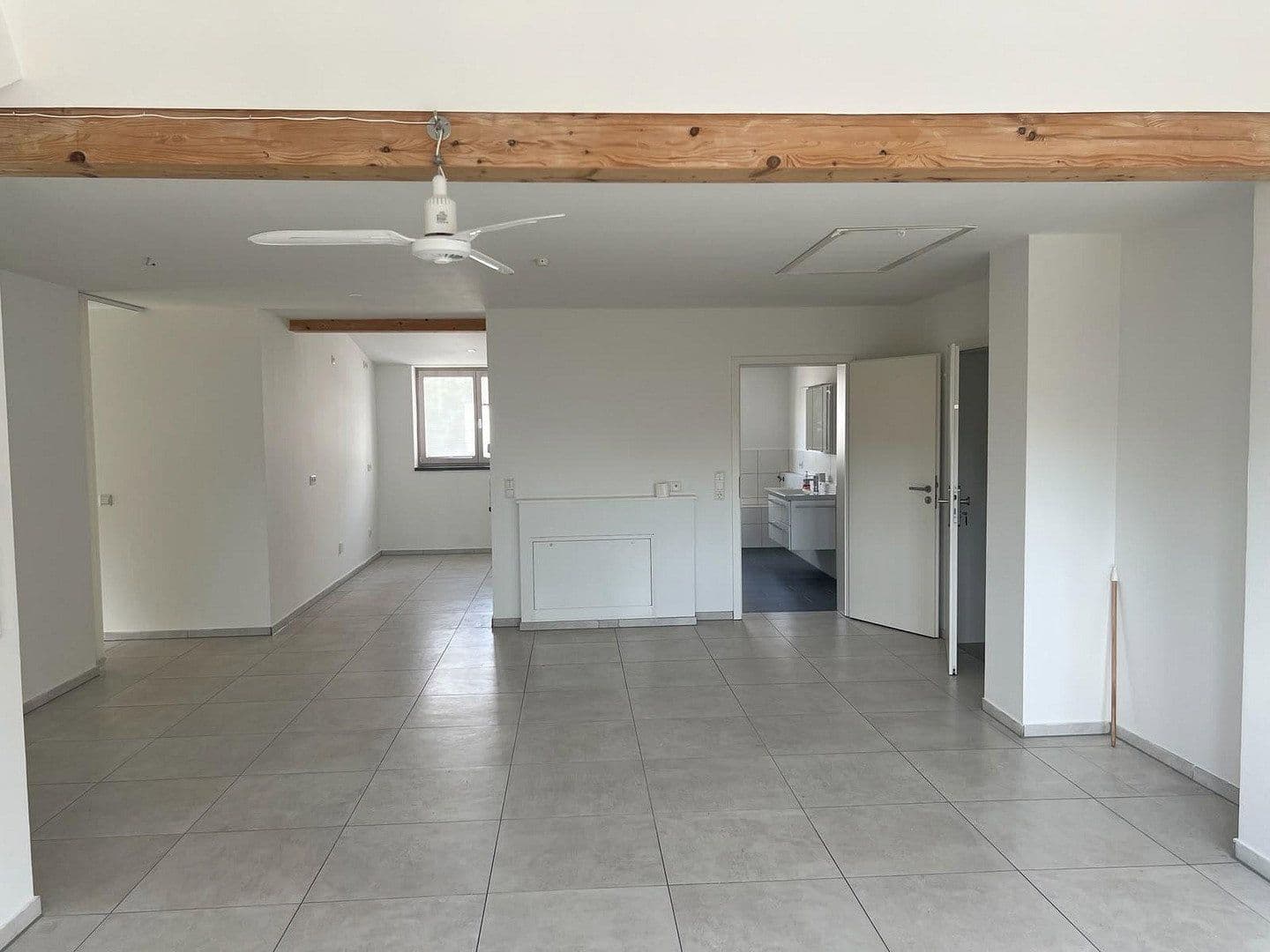 Prenájom bytu 3-izbový 92 m², Eggenstein-Leopoldshafen, Bádensko-Wurttembersko Prenájom bytu 3-izbový 92 m², Eggenstein-Leopoldshafen, Bádensko-Wurttembersko