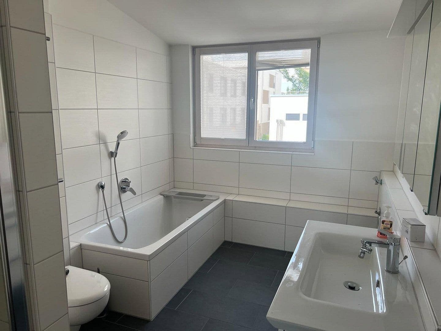 Prenájom bytu 3-izbový 92 m², Eggenstein-Leopoldshafen, Bádensko-Wurttembersko Prenájom bytu 3-izbový 92 m², Eggenstein-Leopoldshafen, Bádensko-Wurttembersko