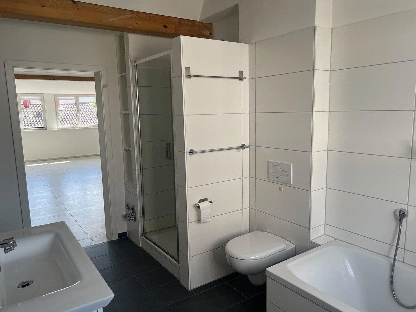 Prenájom bytu 3-izbový 92 m², Eggenstein-Leopoldshafen, Bádensko-Wurttembersko Prenájom bytu 3-izbový 92 m², Eggenstein-Leopoldshafen, Bádensko-Wurttembersko