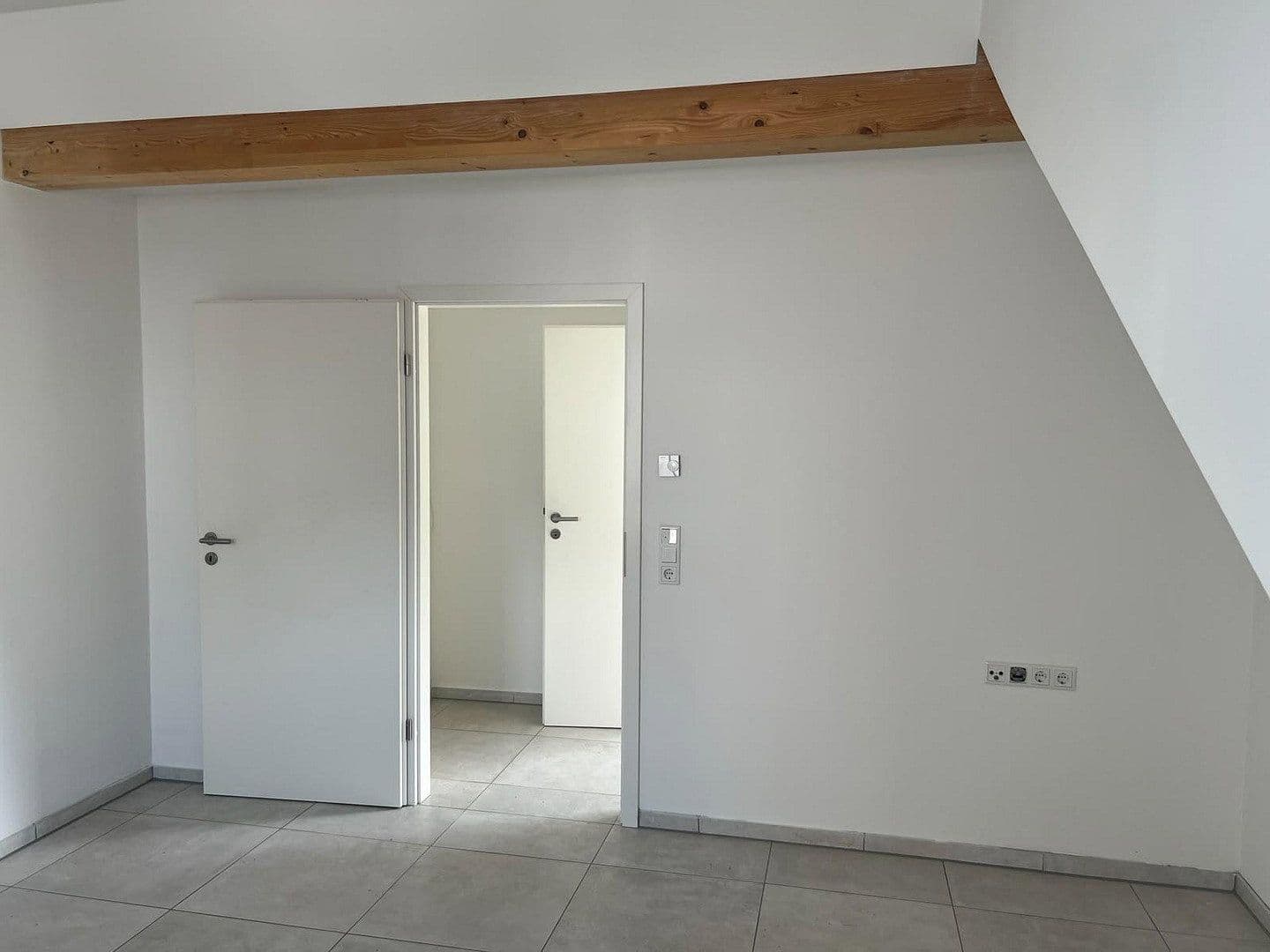 Prenájom bytu 3-izbový 92 m², Eggenstein-Leopoldshafen, Bádensko-Wurttembersko Prenájom bytu 3-izbový 92 m², Eggenstein-Leopoldshafen, Bádensko-Wurttembersko