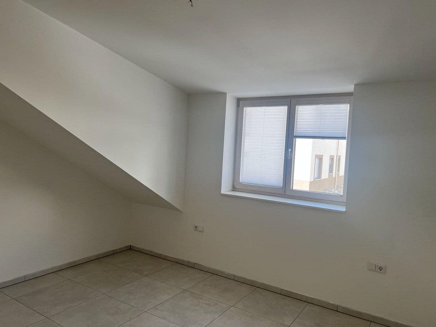 Prenájom bytu 3-izbový 92 m², Eggenstein-Leopoldshafen, Bádensko-Wurttembersko Prenájom bytu 3-izbový 92 m², Eggenstein-Leopoldshafen, Bádensko-Wurttembersko