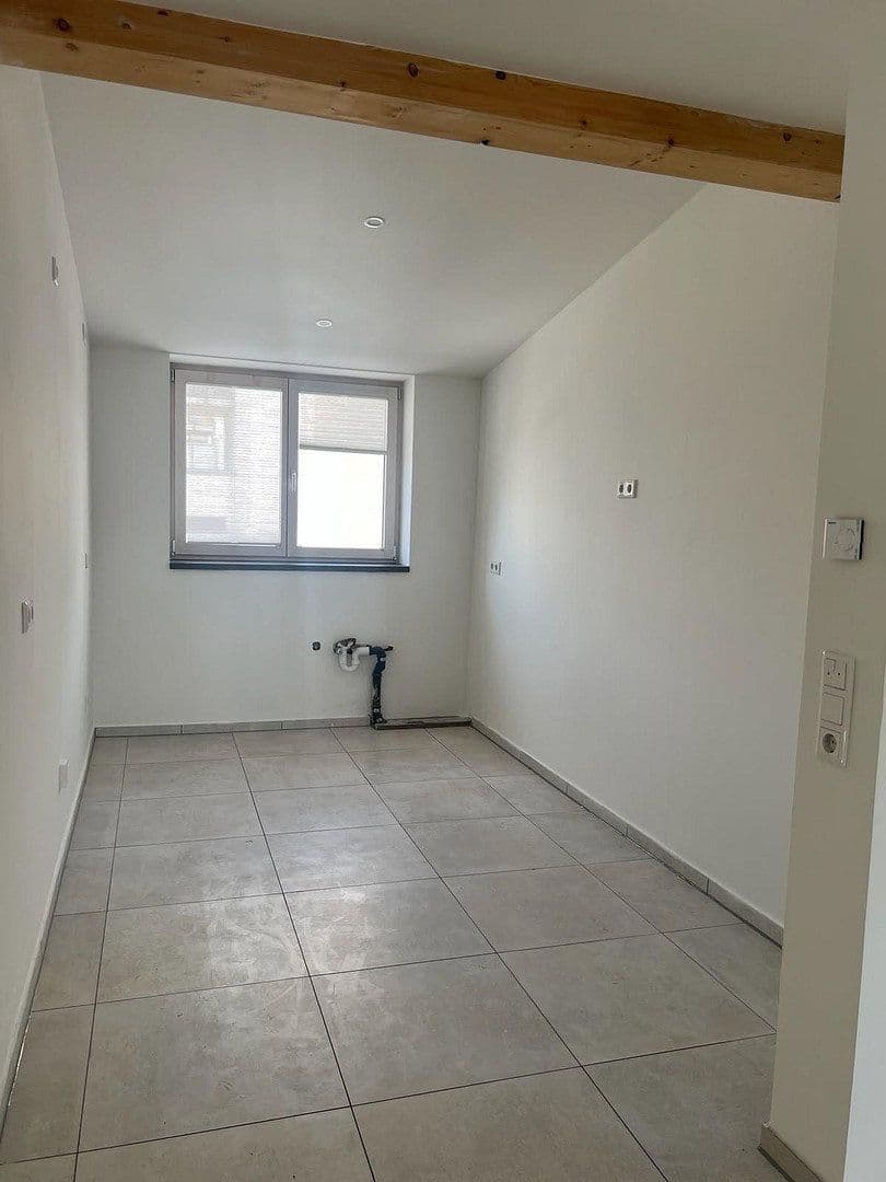 Prenájom bytu 3-izbový 92 m², Eggenstein-Leopoldshafen, Bádensko-Wurttembersko Prenájom bytu 3-izbový 92 m², Eggenstein-Leopoldshafen, Bádensko-Wurttembersko