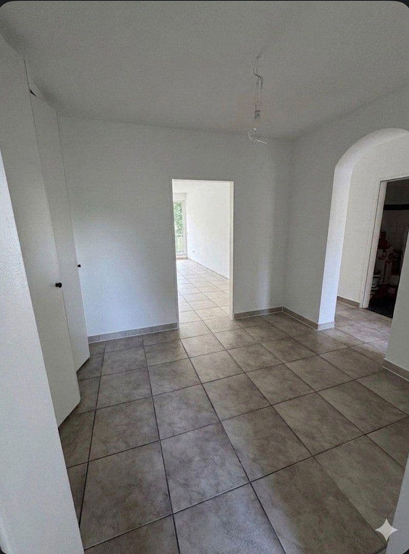 Prenájom bytu 3-izbový 89 m², Heerdter Landstr. 11, Düsseldorf, Severné Porýnie - Westfálsko Prenájom bytu 3-izbový 89 m², Heerdter Landstr. 11, Düsseldorf, Severné Porýnie - Westfálsko