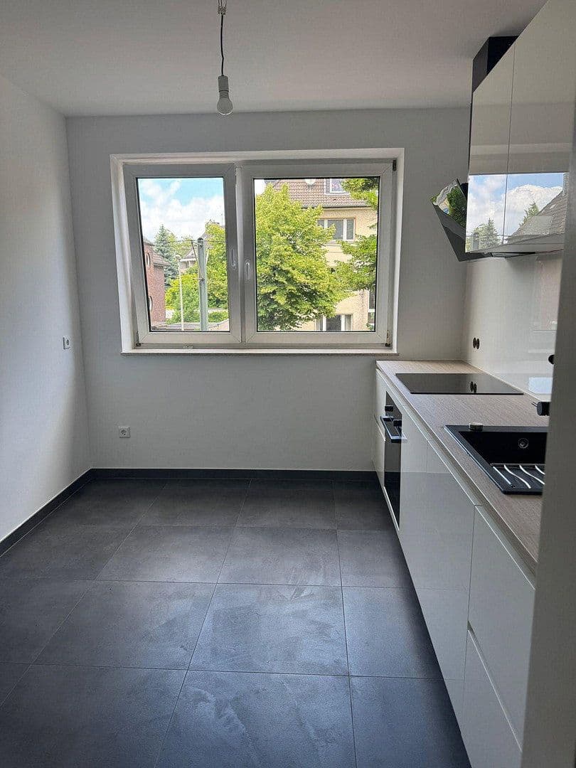 Prenájom bytu 3-izbový 89 m², Heerdter Landstr. 11, Düsseldorf, Severné Porýnie - Westfálsko Prenájom bytu 3-izbový 89 m², Heerdter Landstr. 11, Düsseldorf, Severné Porýnie - Westfálsko