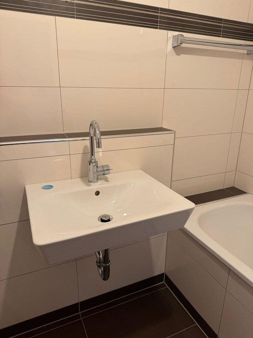 Prenájom bytu 3-izbový 89 m², Heerdter Landstr. 11, Düsseldorf, Severné Porýnie - Westfálsko Prenájom bytu 3-izbový 89 m², Heerdter Landstr. 11, Düsseldorf, Severné Porýnie - Westfálsko