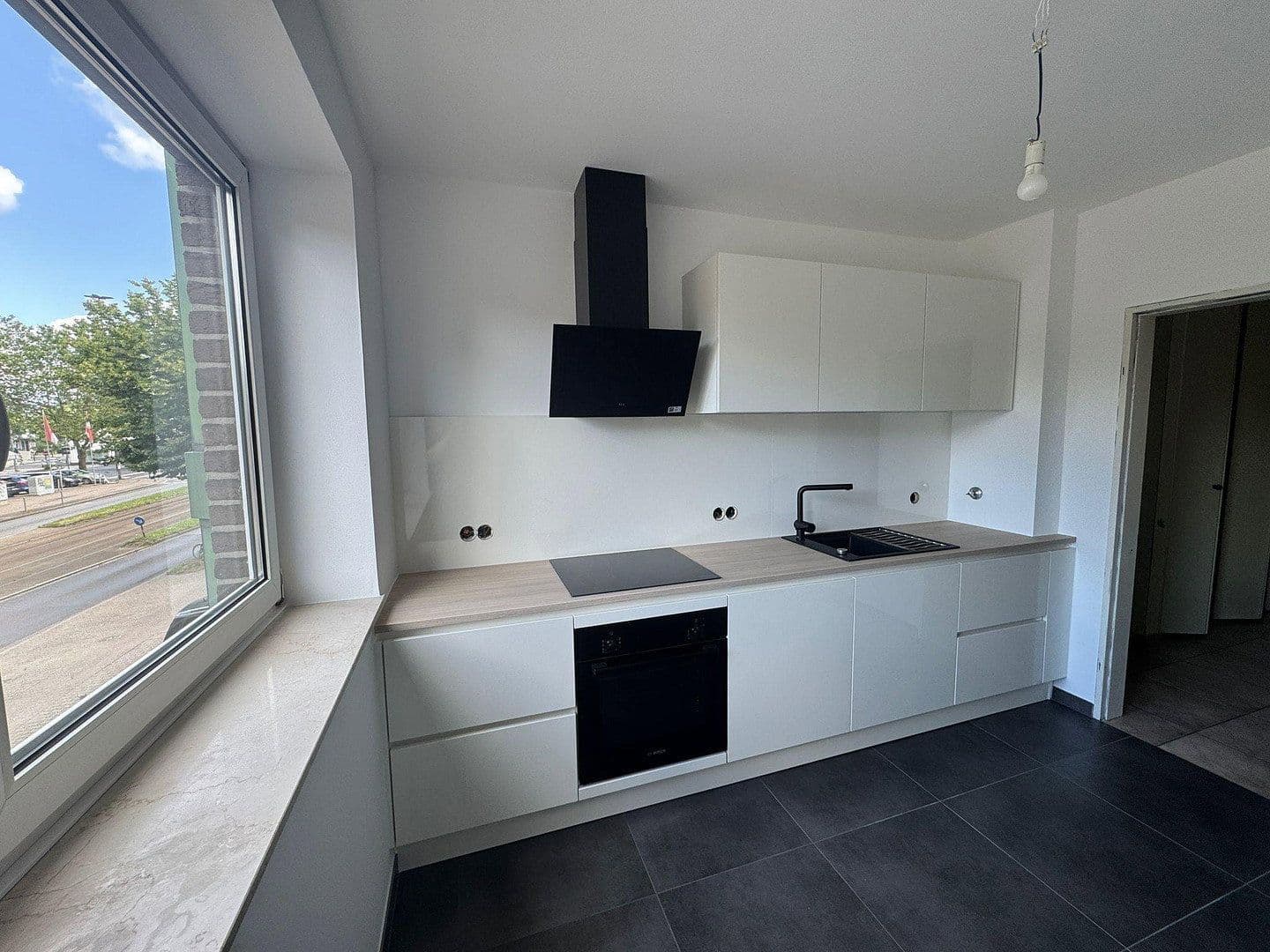 Prenájom bytu 3-izbový 89 m², Heerdter Landstr. 11, Düsseldorf, Severné Porýnie - Westfálsko Prenájom bytu 3-izbový 89 m², Heerdter Landstr. 11, Düsseldorf, Severné Porýnie - Westfálsko