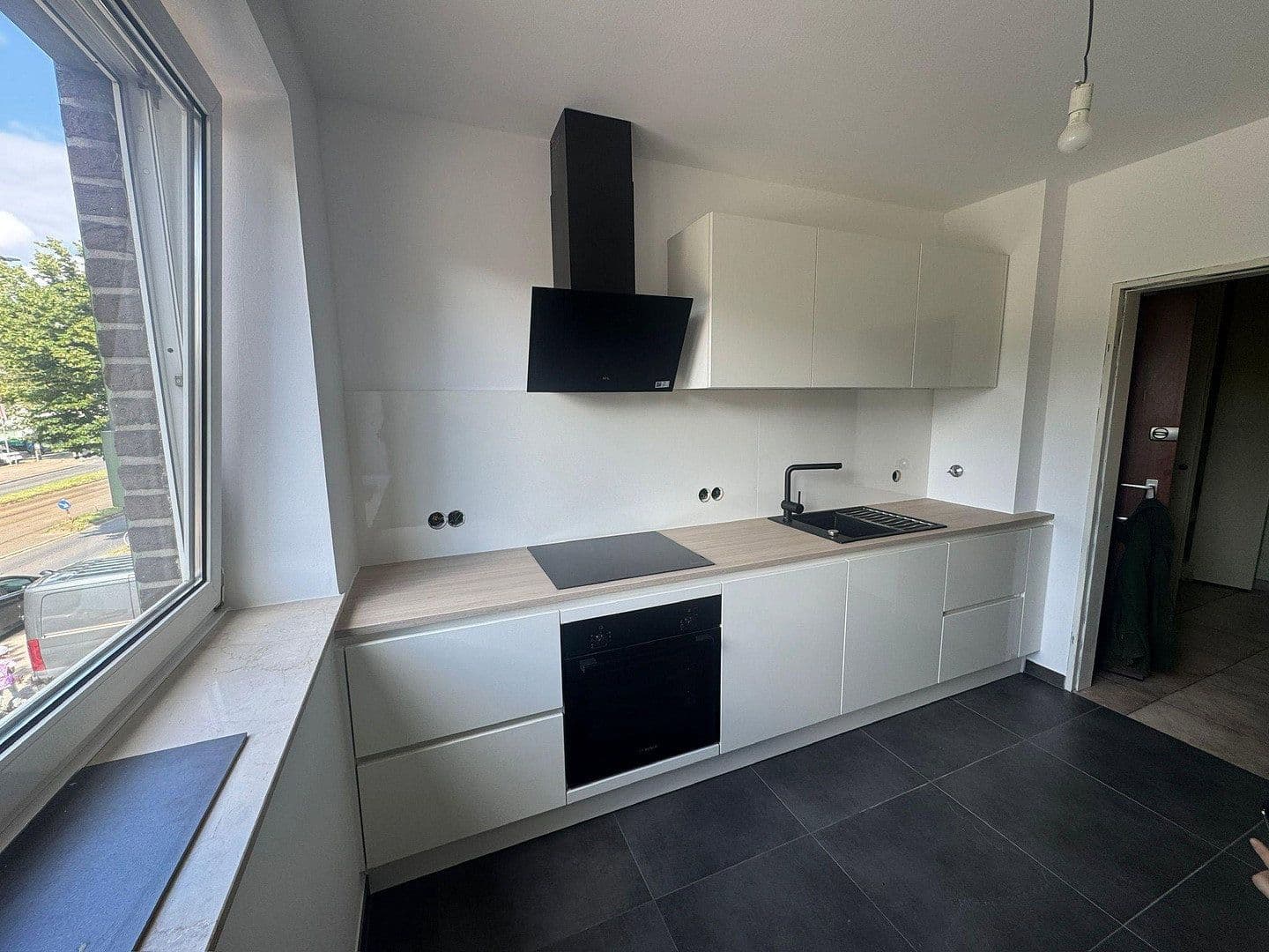 Prenájom bytu 3-izbový 89 m², Heerdter Landstr. 11, Düsseldorf, Severné Porýnie - Westfálsko Prenájom bytu 3-izbový 89 m², Heerdter Landstr. 11, Düsseldorf, Severné Porýnie - Westfálsko