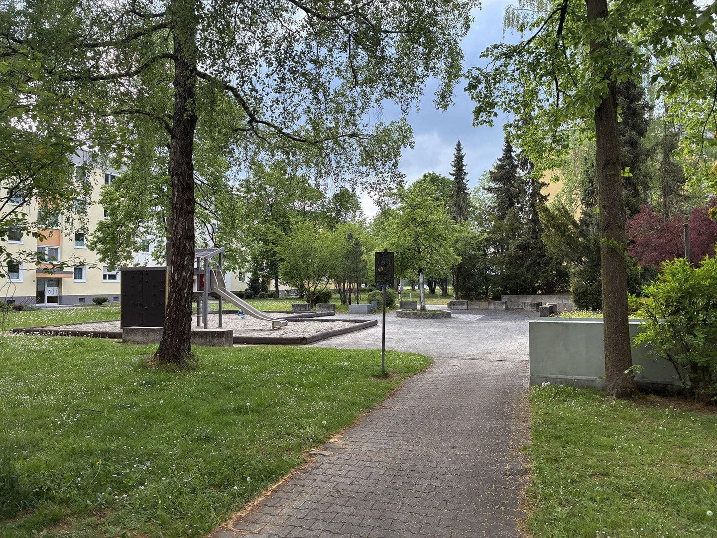 Prenájom bytu 3-izbový 82 m², Konrad-Adenauer-Str. 9, Fürstenfeldbruck, Bavorsko Prenájom bytu 3-izbový 82 m², Konrad-Adenauer-Str. 9, Fürstenfeldbruck, Bavorsko