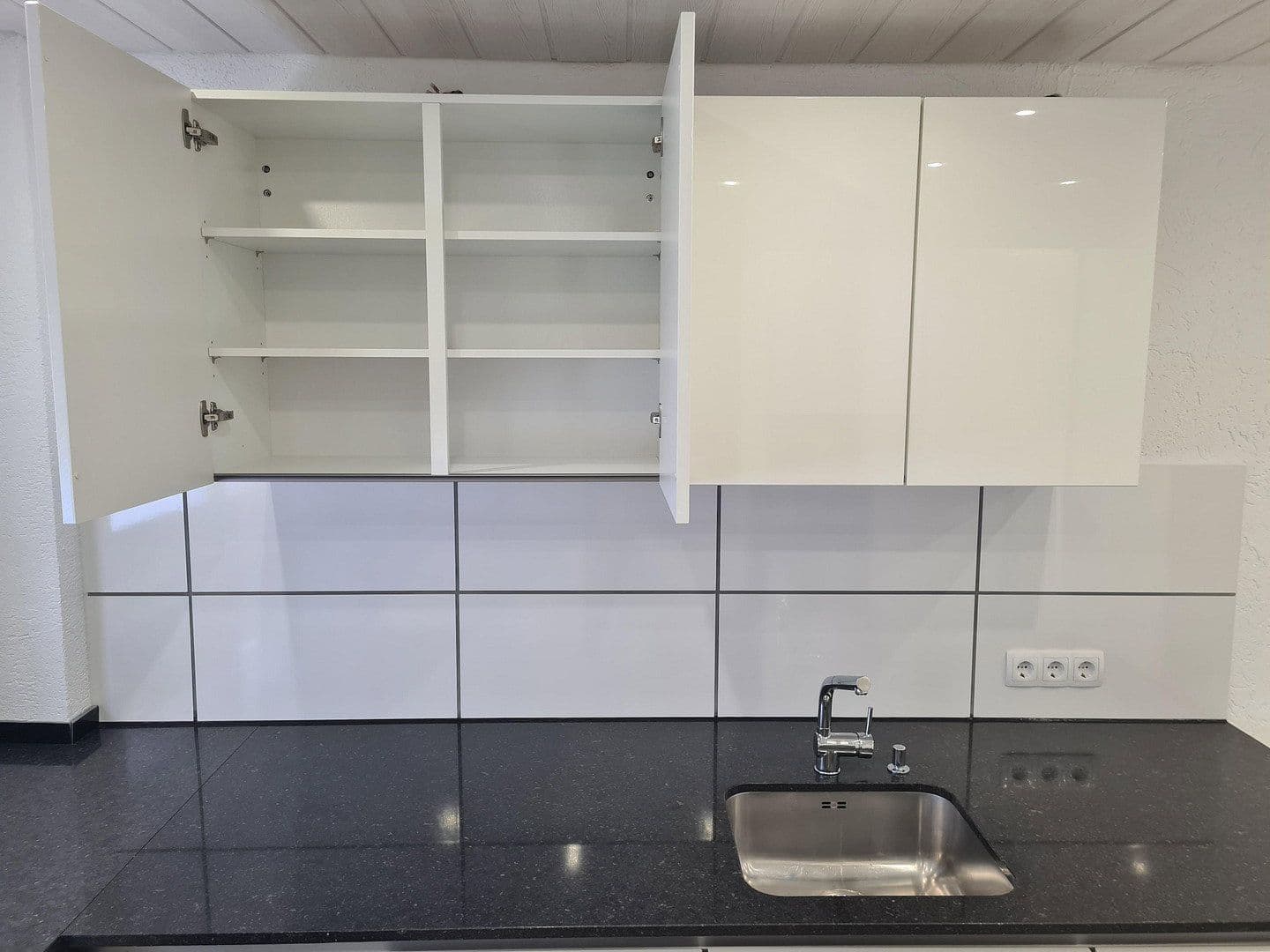 Prenájom bytu 4-izbový 115 m², Fellbach, Bádensko-Wurttembersko Prenájom bytu 4-izbový 115 m², Fellbach, Bádensko-Wurttembersko