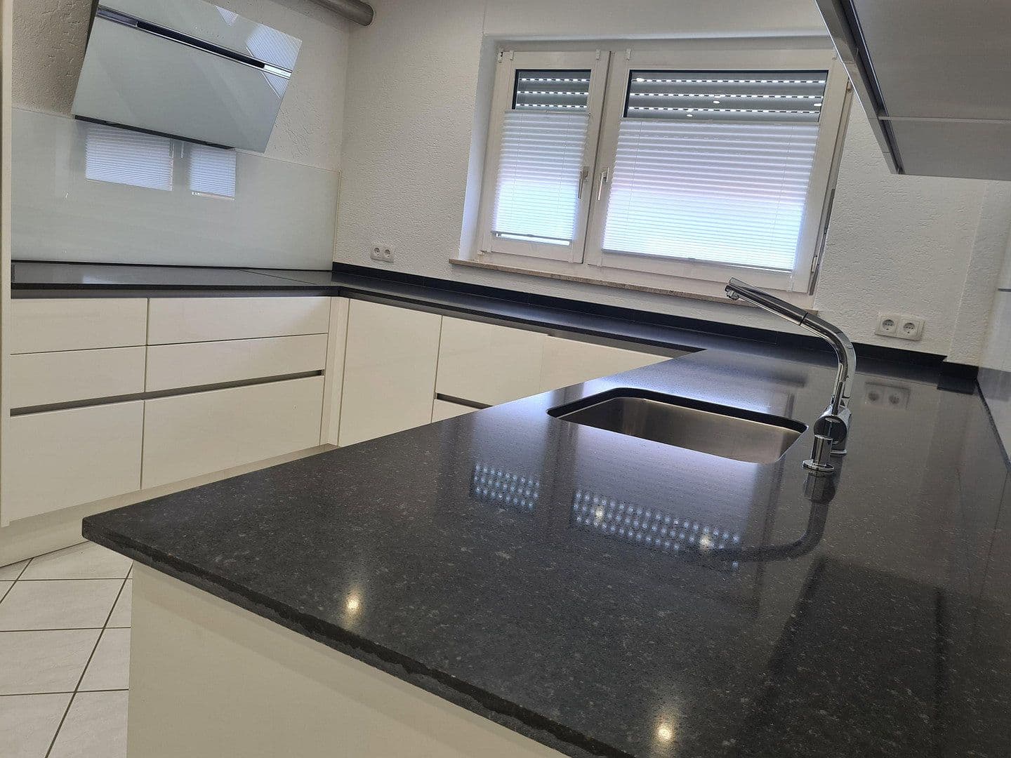 Prenájom bytu 4-izbový 115 m², Fellbach, Bádensko-Wurttembersko Prenájom bytu 4-izbový 115 m², Fellbach, Bádensko-Wurttembersko