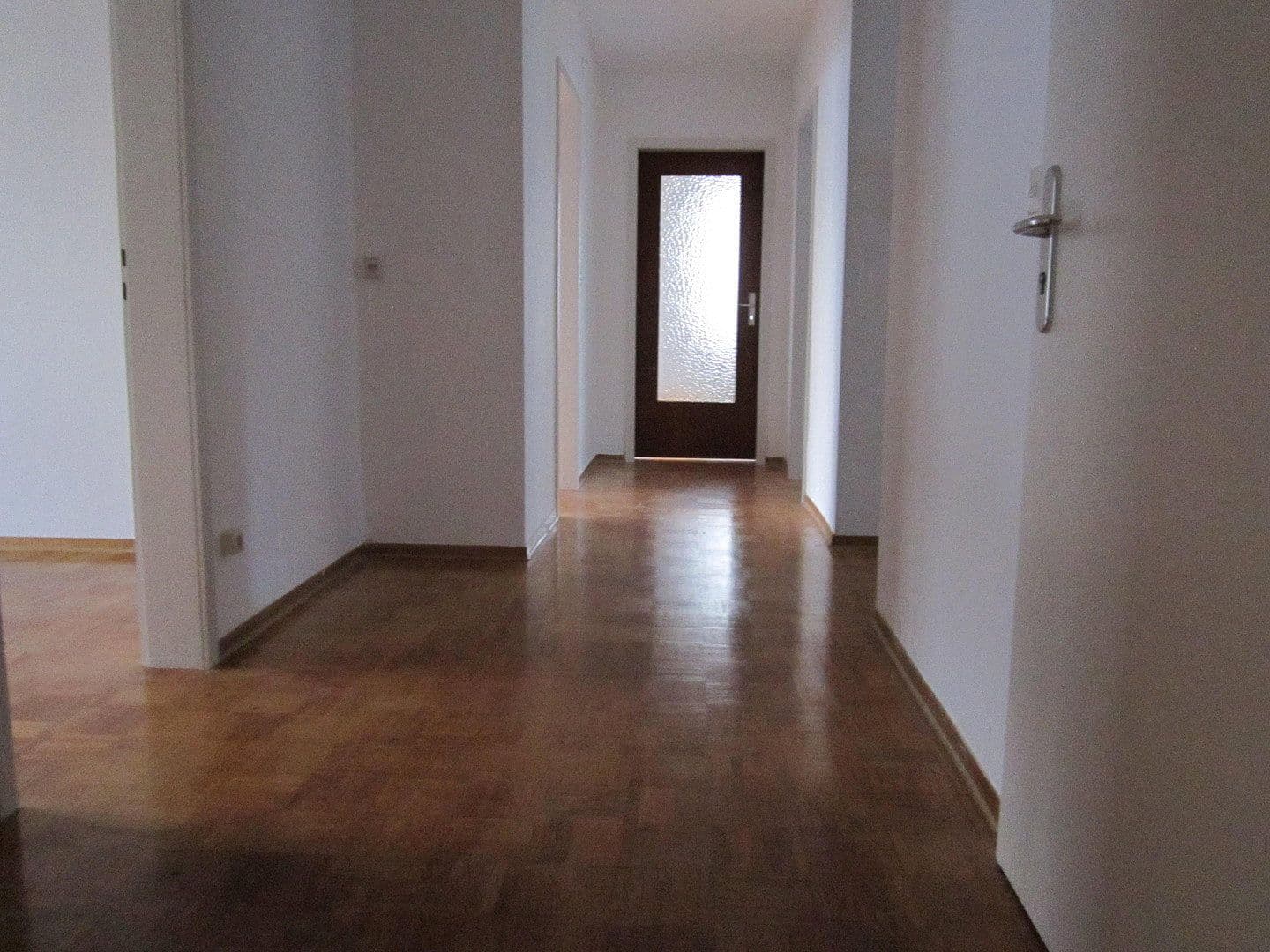 Prenájom bytu 4-izbový 130 m², Herrenberg, Bádensko-Wurttembersko Prenájom bytu 4-izbový 130 m², Herrenberg, Bádensko-Wurttembersko