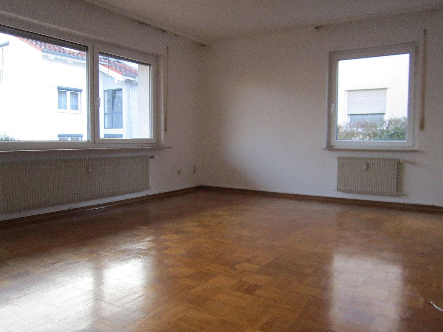 Prenájom bytu 4-izbový 130 m², Herrenberg, Bádensko-Wurttembersko Prenájom bytu 4-izbový 130 m², Herrenberg, Bádensko-Wurttembersko