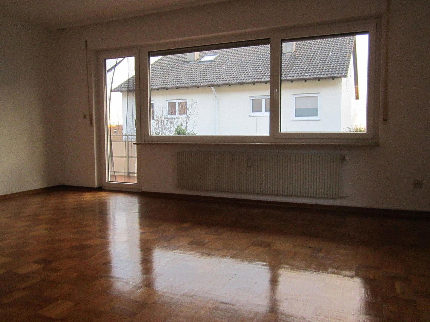 Prenájom bytu 4-izbový 130 m², Herrenberg, Bádensko-Wurttembersko Prenájom bytu 4-izbový 130 m², Herrenberg, Bádensko-Wurttembersko