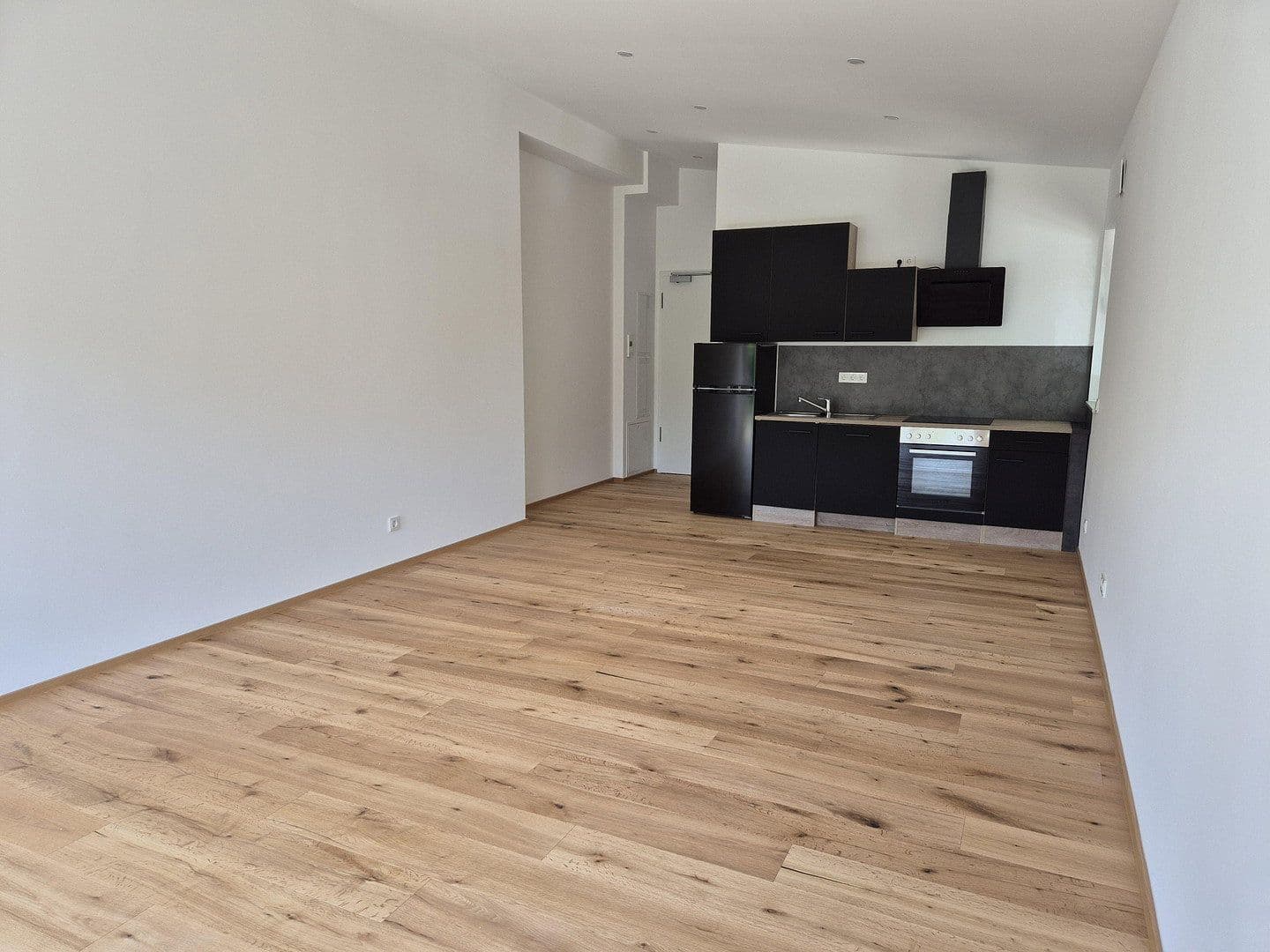 Prenájom bytu 1-izbový 40 m², München, Bavorsko Prenájom bytu 1-izbový 40 m², München, Bavorsko
