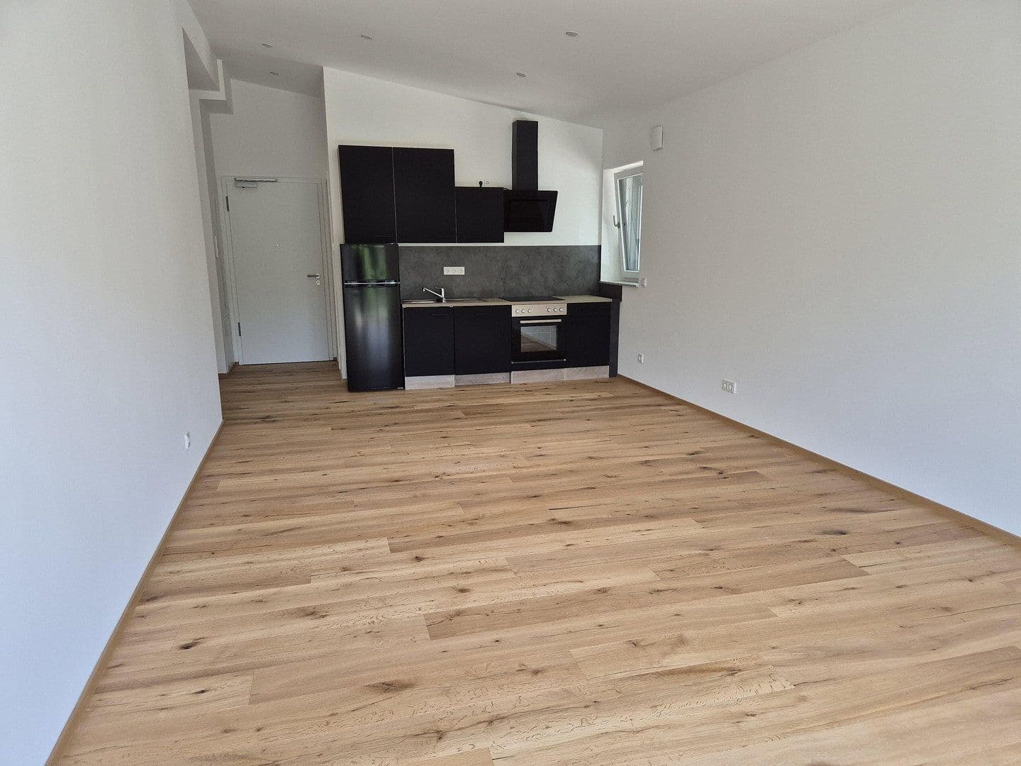 Prenájom bytu 1-izbový 40 m², München, Bavorsko Prenájom bytu 1-izbový 40 m², München, Bavorsko