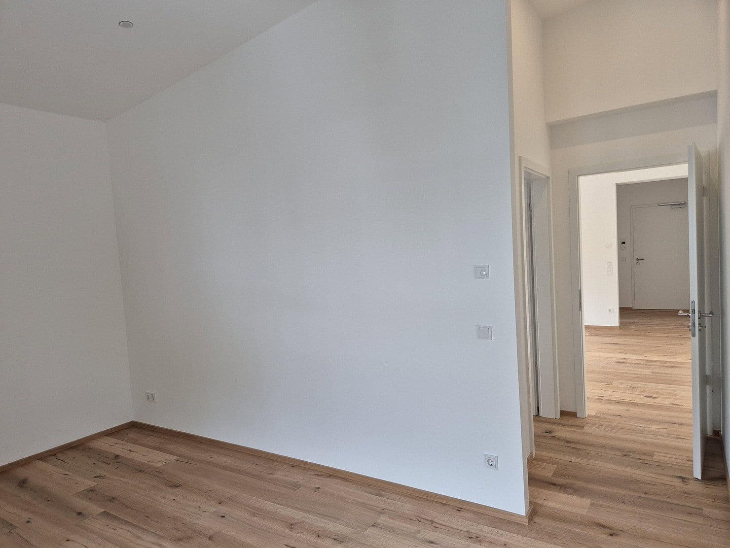 Prenájom bytu 2-izbový 54 m², München, Bavorsko Prenájom bytu 2-izbový 54 m², München, Bavorsko
