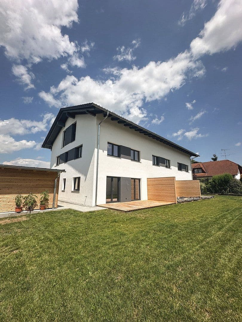 Predaj domu 150 m², pozemek 375 m², Pfanzeltstraße 3, Wallersdorf, Bavorsko Predaj domu 150 m², pozemek 375 m², Pfanzeltstraße 3, Wallersdorf, Bavorsko