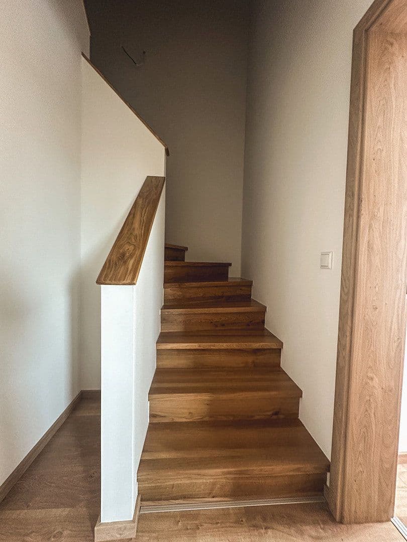 Predaj domu 150 m², pozemek 375 m², Pfanzeltstraße 3, Wallersdorf, Bavorsko Predaj domu 150 m², pozemek 375 m², Pfanzeltstraße 3, Wallersdorf, Bavorsko