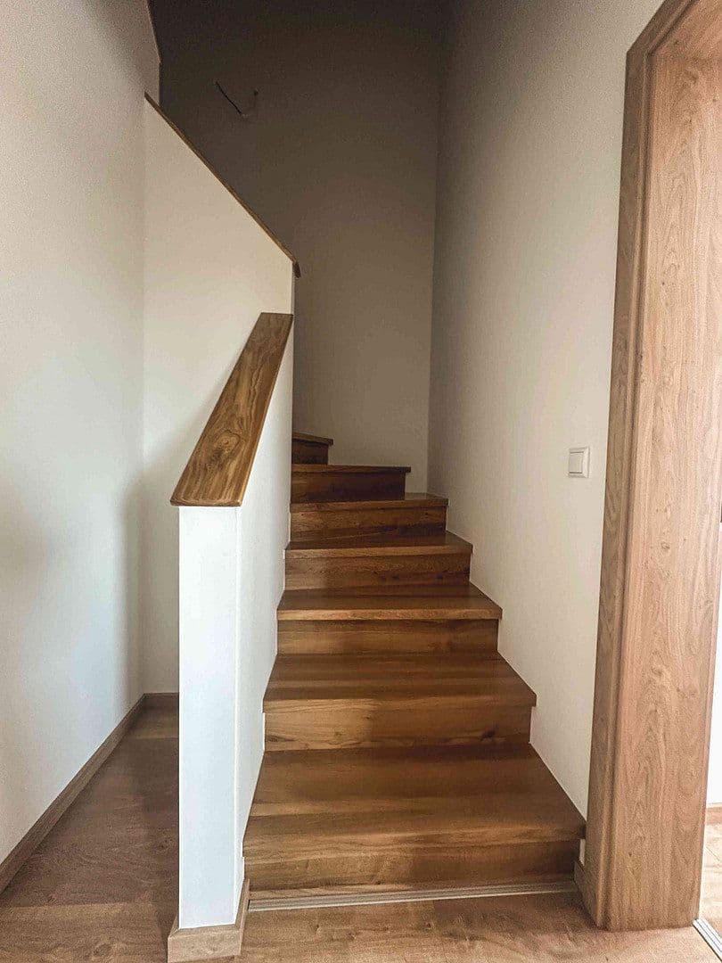 Predaj domu 153 m², pozemek 196 m², Pfanzeltstraße 3a, Wallersdorf, Bavorsko Predaj domu 153 m², pozemek 196 m², Pfanzeltstraße 3a, Wallersdorf, Bavorsko