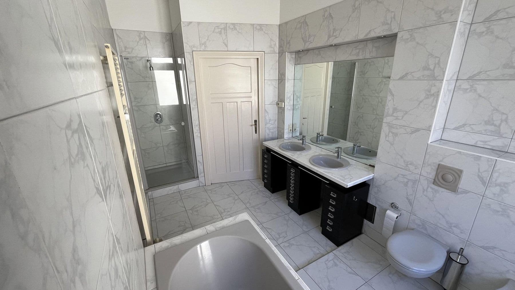 Predaj bytu 7-izbový 248 m², Berlin, Berlín Predaj bytu 7-izbový 248 m², Berlin, Berlín