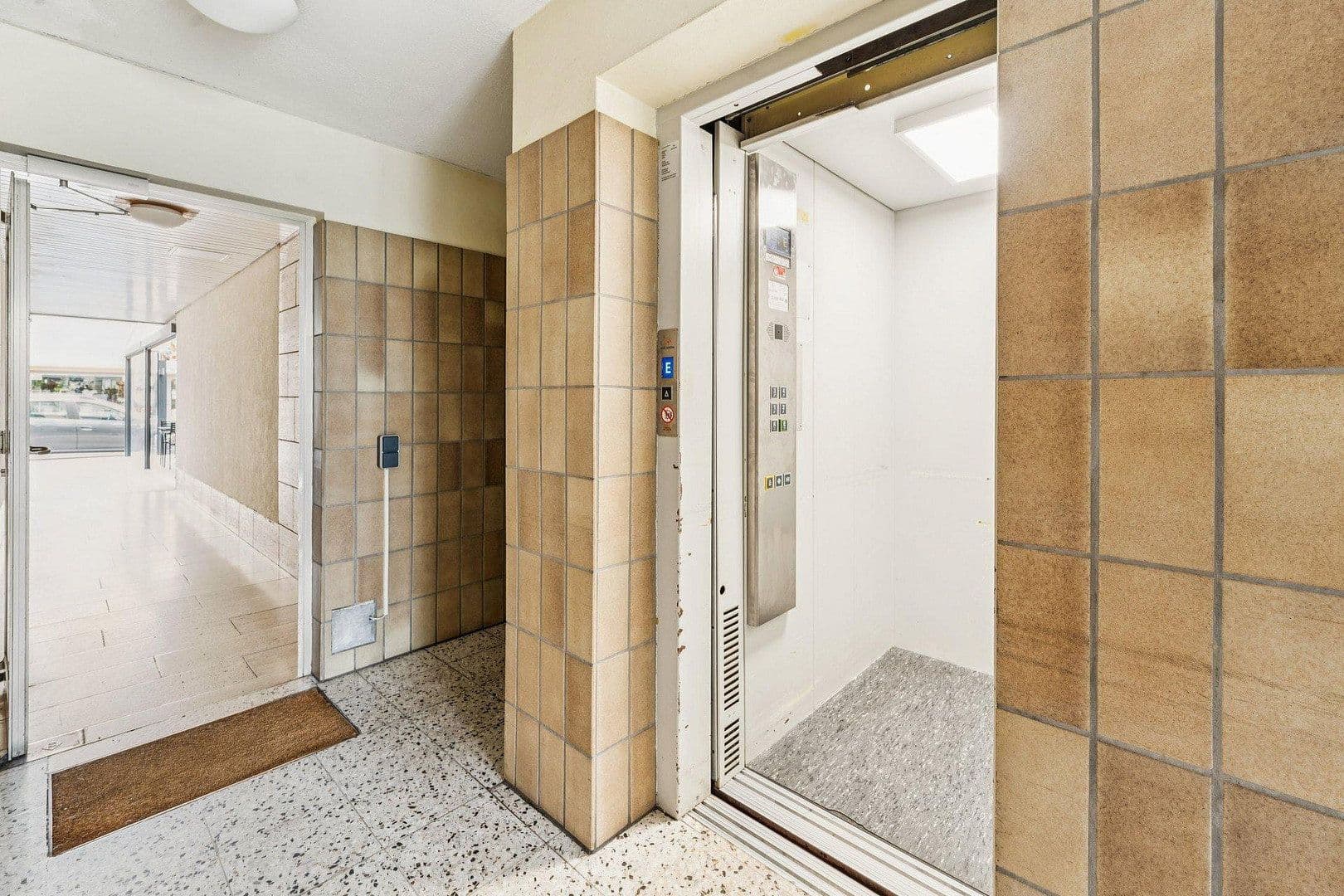 Prenájom bytu 2-izbový 82 m², Hauptstrasse 160, Weil am Rhein, Bádensko-Wurttembersko Prenájom bytu 2-izbový 82 m², Hauptstrasse 160, Weil am Rhein, Bádensko-Wurttembersko