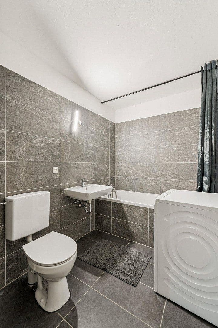 Prenájom bytu 2-izbový 82 m², Hauptstrasse 160, Weil am Rhein, Bádensko-Wurttembersko Prenájom bytu 2-izbový 82 m², Hauptstrasse 160, Weil am Rhein, Bádensko-Wurttembersko