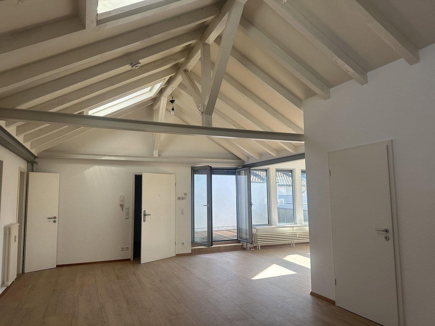 Prenájom bytu 4-izbový 132 m², Mannheim, Bádensko-Wurttembersko Prenájom bytu 4-izbový 132 m², Mannheim, Bádensko-Wurttembersko
