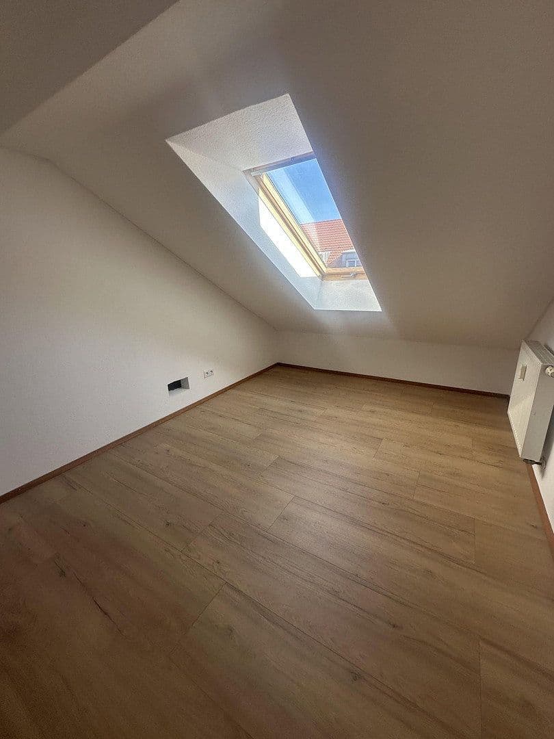 Prenájom bytu 4-izbový 132 m², Mannheim, Bádensko-Wurttembersko Prenájom bytu 4-izbový 132 m², Mannheim, Bádensko-Wurttembersko