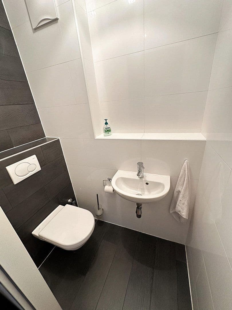 Prenájom bytu 3-izbový 77 m², Fürstenweg 5, Innsbruck, Tirolsko Prenájom bytu 3-izbový 77 m², Fürstenweg 5, Innsbruck, Tirolsko