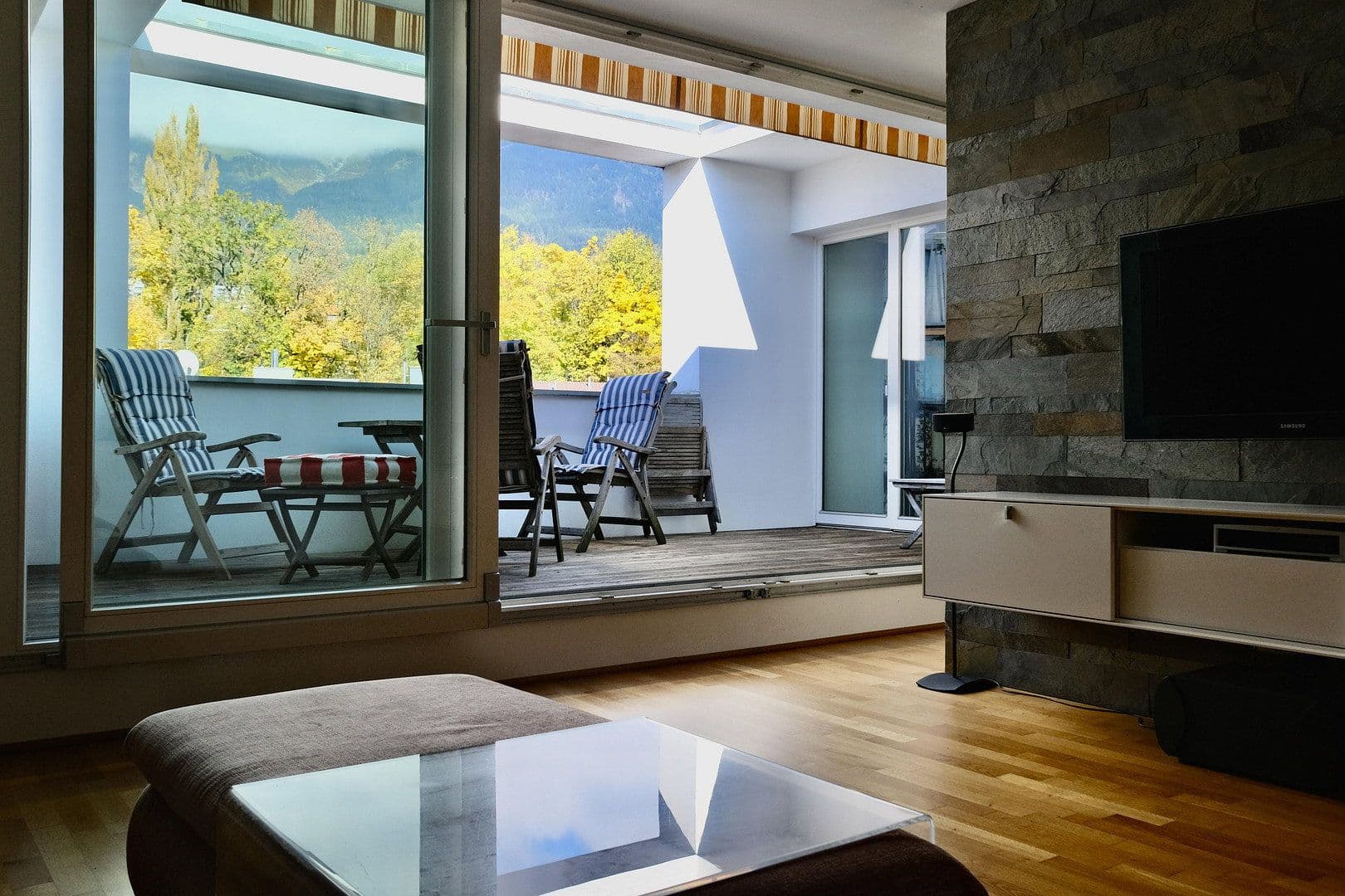 Prenájom bytu 3-izbový 77 m², Fürstenweg 5, Innsbruck, Tirolsko Prenájom bytu 3-izbový 77 m², Fürstenweg 5, Innsbruck, Tirolsko