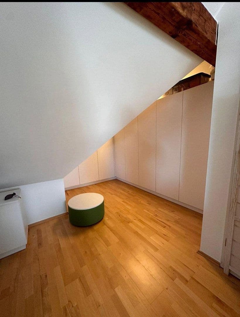 Prenájom bytu 3-izbový 103 m², Offenbach am Main, Hesensko Prenájom bytu 3-izbový 103 m², Offenbach am Main, Hesensko