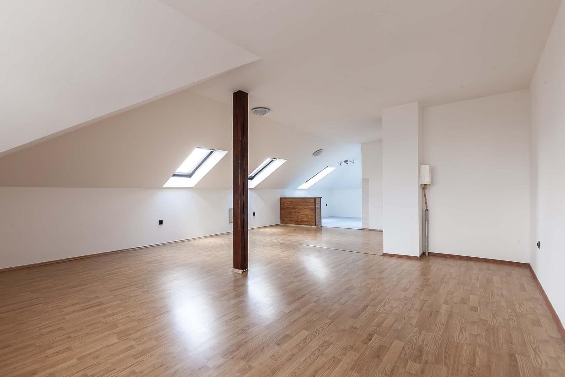 Predaj domu 270 m², pozemek 784 m², B. Němcové, Uhlířské Janovice, Středočeský kraj Predaj domu 270 m², pozemek 784 m², B. Němcové, Uhlířské Janovice, Středočeský kraj