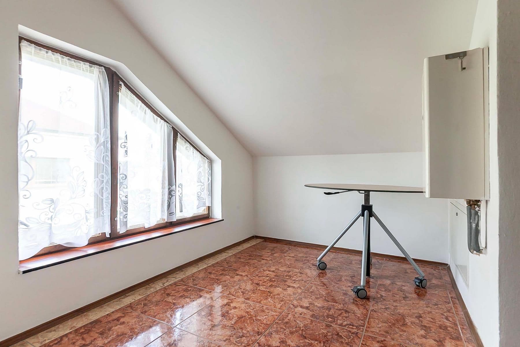 Predaj domu 270 m², pozemek 784 m², B. Němcové, Uhlířské Janovice, Středočeský kraj Predaj domu 270 m², pozemek 784 m², B. Němcové, Uhlířské Janovice, Středočeský kraj