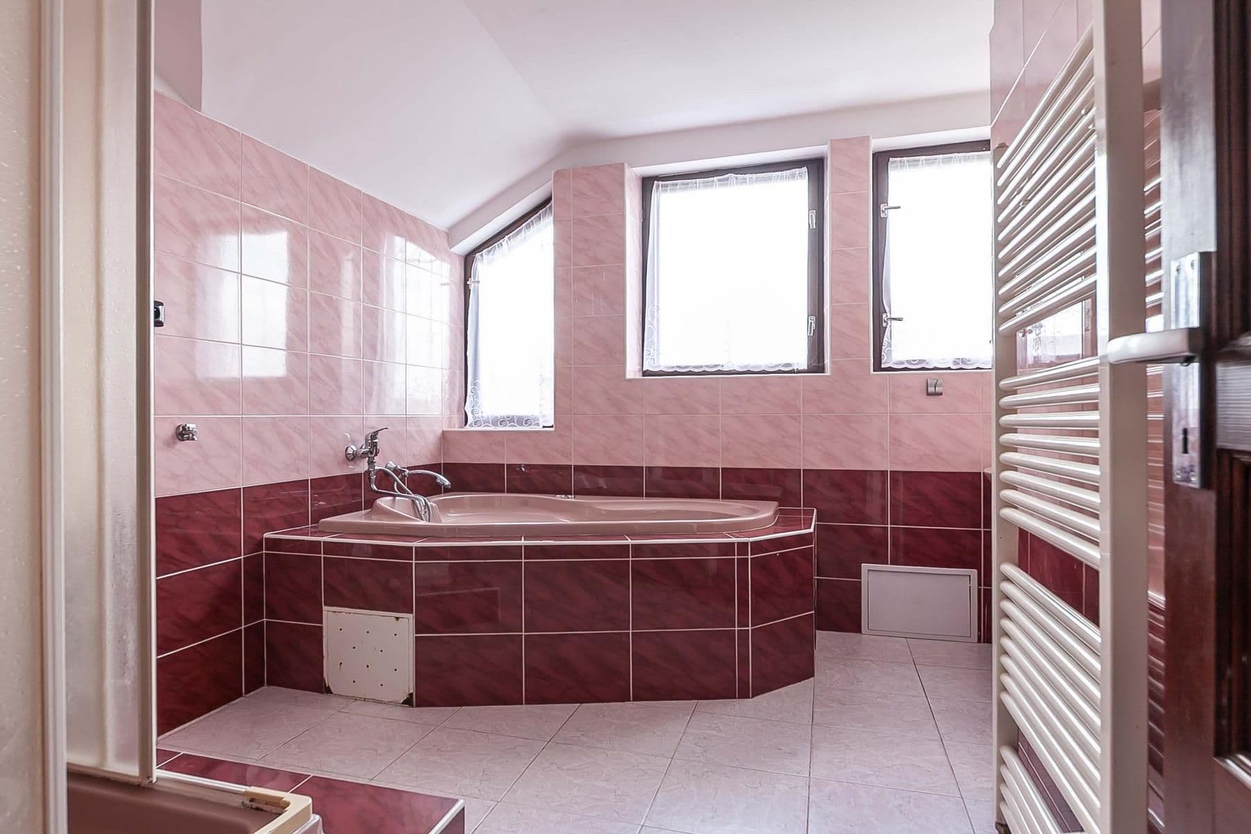 Predaj domu 270 m², pozemek 784 m², B. Němcové, Uhlířské Janovice, Středočeský kraj Predaj domu 270 m², pozemek 784 m², B. Němcové, Uhlířské Janovice, Středočeský kraj