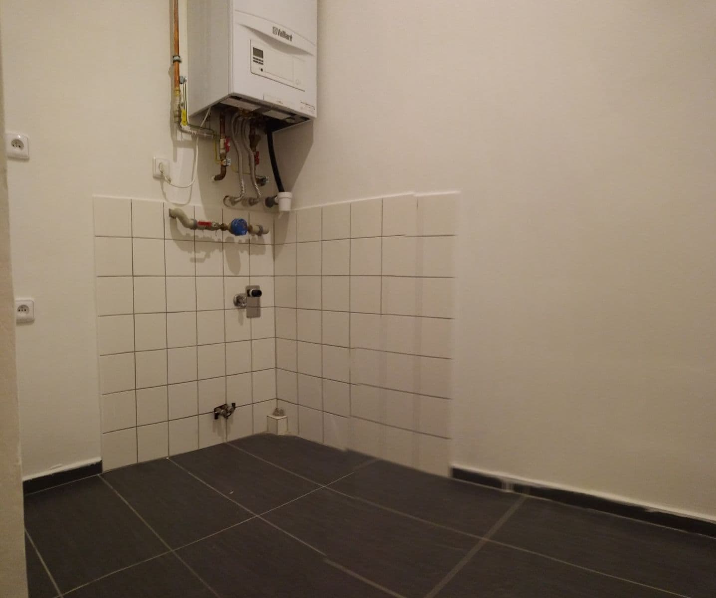 Prenájom bytu 4-izbový 95 m², Kroftova, Praha, Praha Prenájom bytu 4-izbový 95 m², Kroftova, Praha, Praha